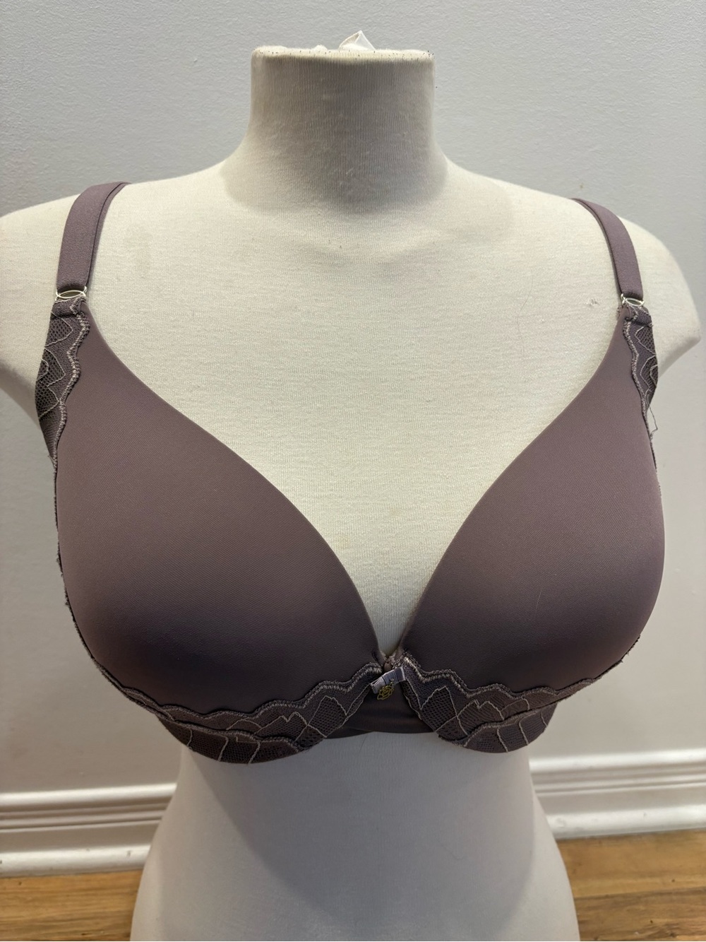 Everyday Smooth Plunge Bra in Mauve